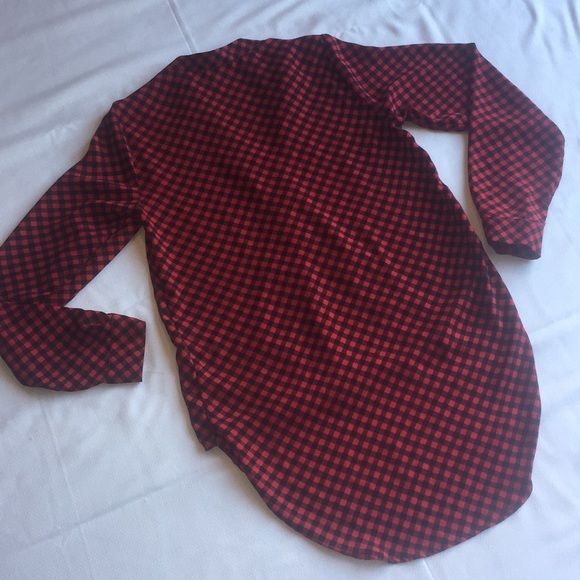 Red and black patterned long sleeve blouse - Picture 6 of 6